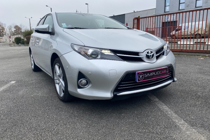 TOYOTA AURIS