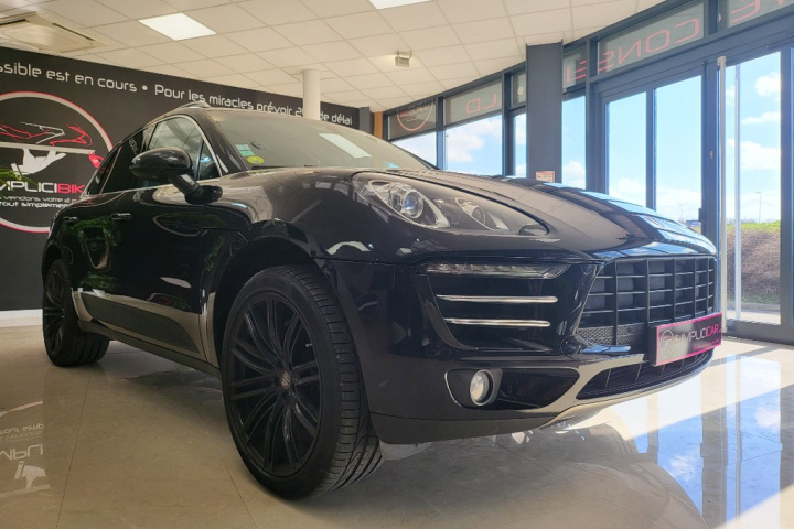 PORSCHE MACAN